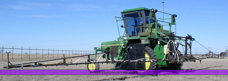 image for item 1101 1995 John Deere 6500 sprayer