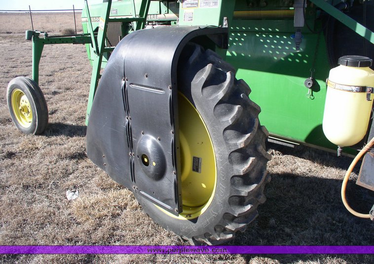 image for item 1101 1995 John Deere 6500 sprayer