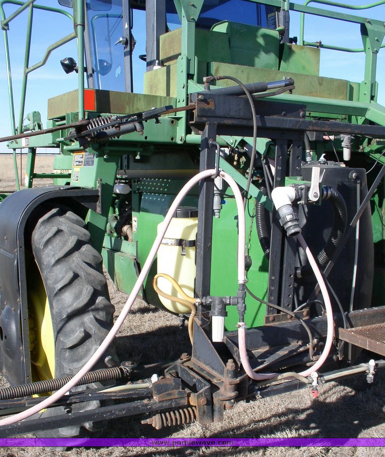 image for item 1101 1995 John Deere 6500 sprayer