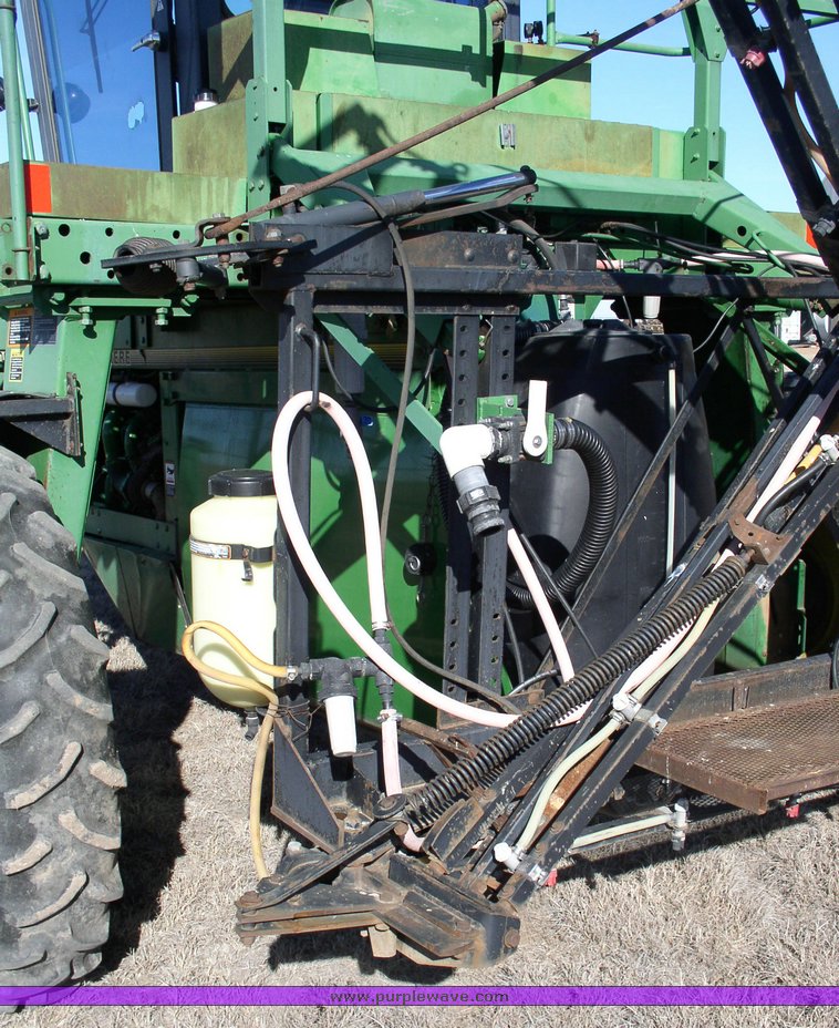 image for item 1101 1995 John Deere 6500 sprayer