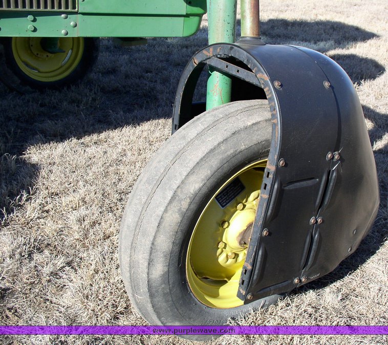 image for item 1101 1995 John Deere 6500 sprayer