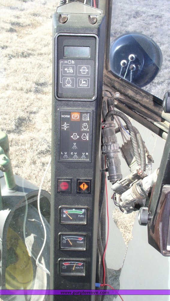 image for item 1101 1995 John Deere 6500 sprayer