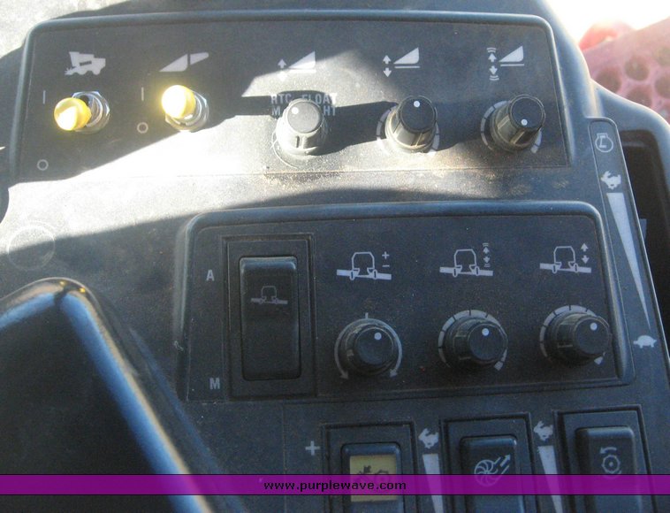 image for item 3810 1999 Case IH 2388 combine