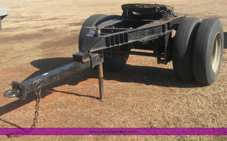 image for item 3812 Single axle semi trailer dolly