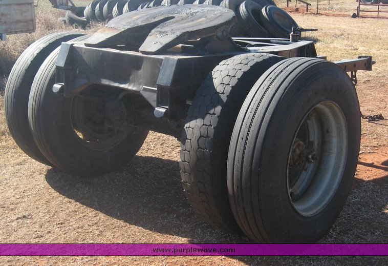 image for item 3812 Single axle semi trailer dolly