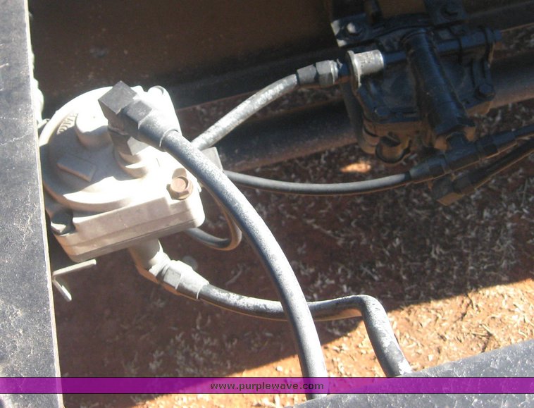 image for item 3812 Single axle semi trailer dolly