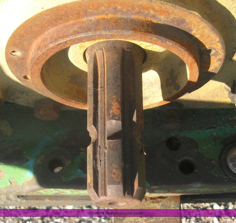 image for item 3814 1983 John Deere 2350 tractor