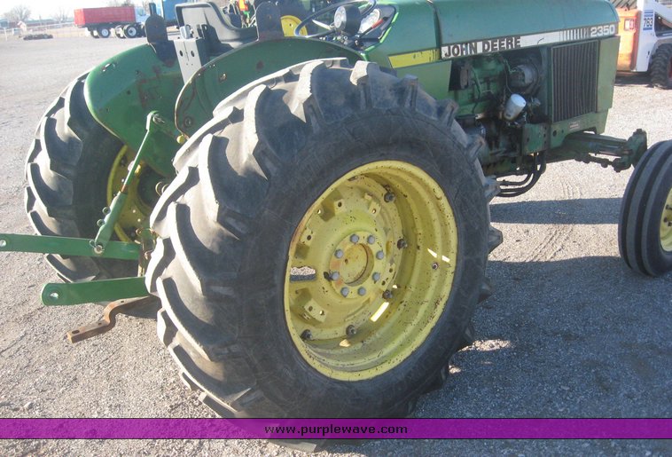 image for item 3814 1983 John Deere 2350 tractor