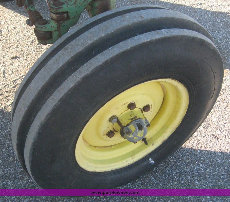 image for item 3814 1983 John Deere 2350 tractor