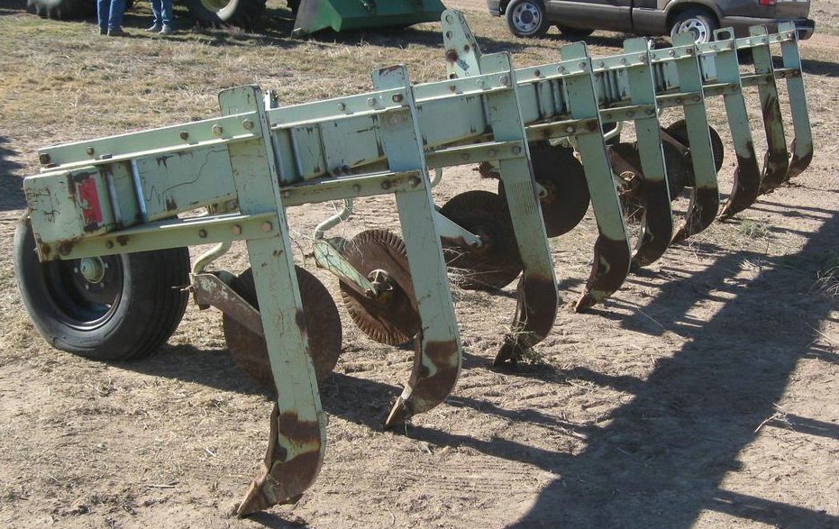 image for item 6838 Orthman nine shank ripper with paddles