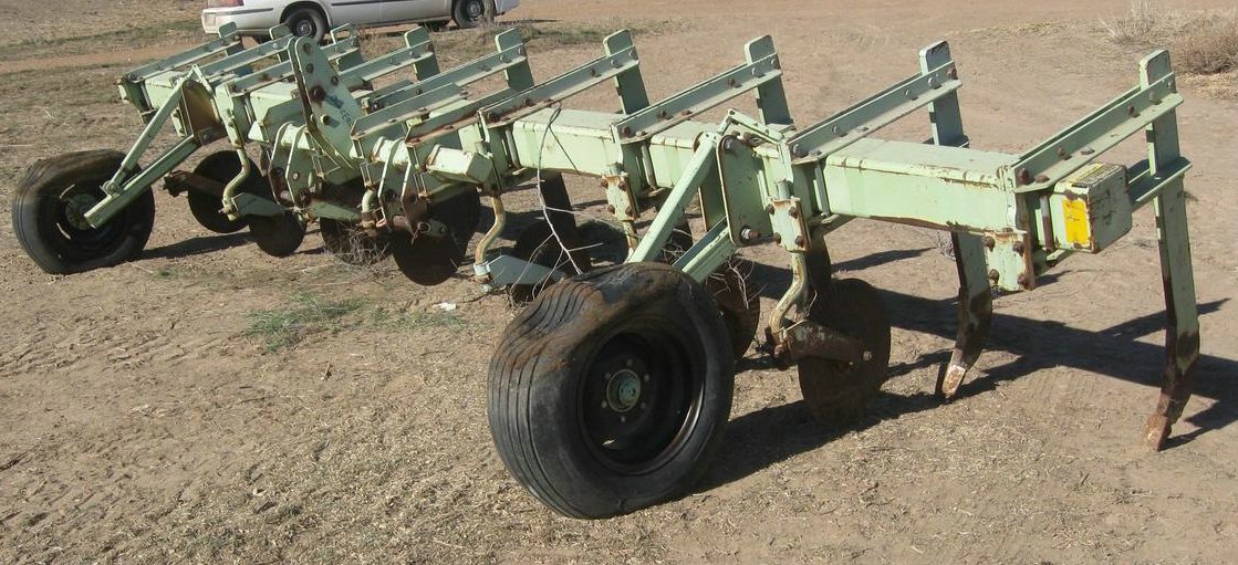 image for item 6838 Orthman nine shank ripper with paddles