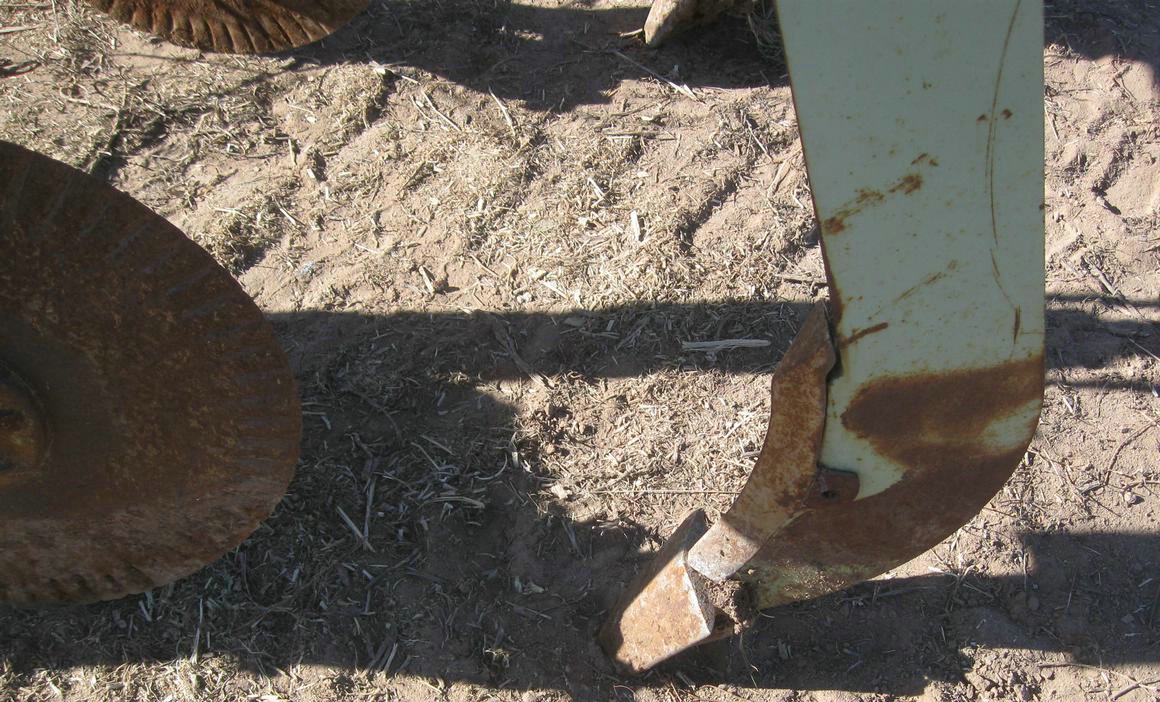 image for item 6838 Orthman nine shank ripper with paddles