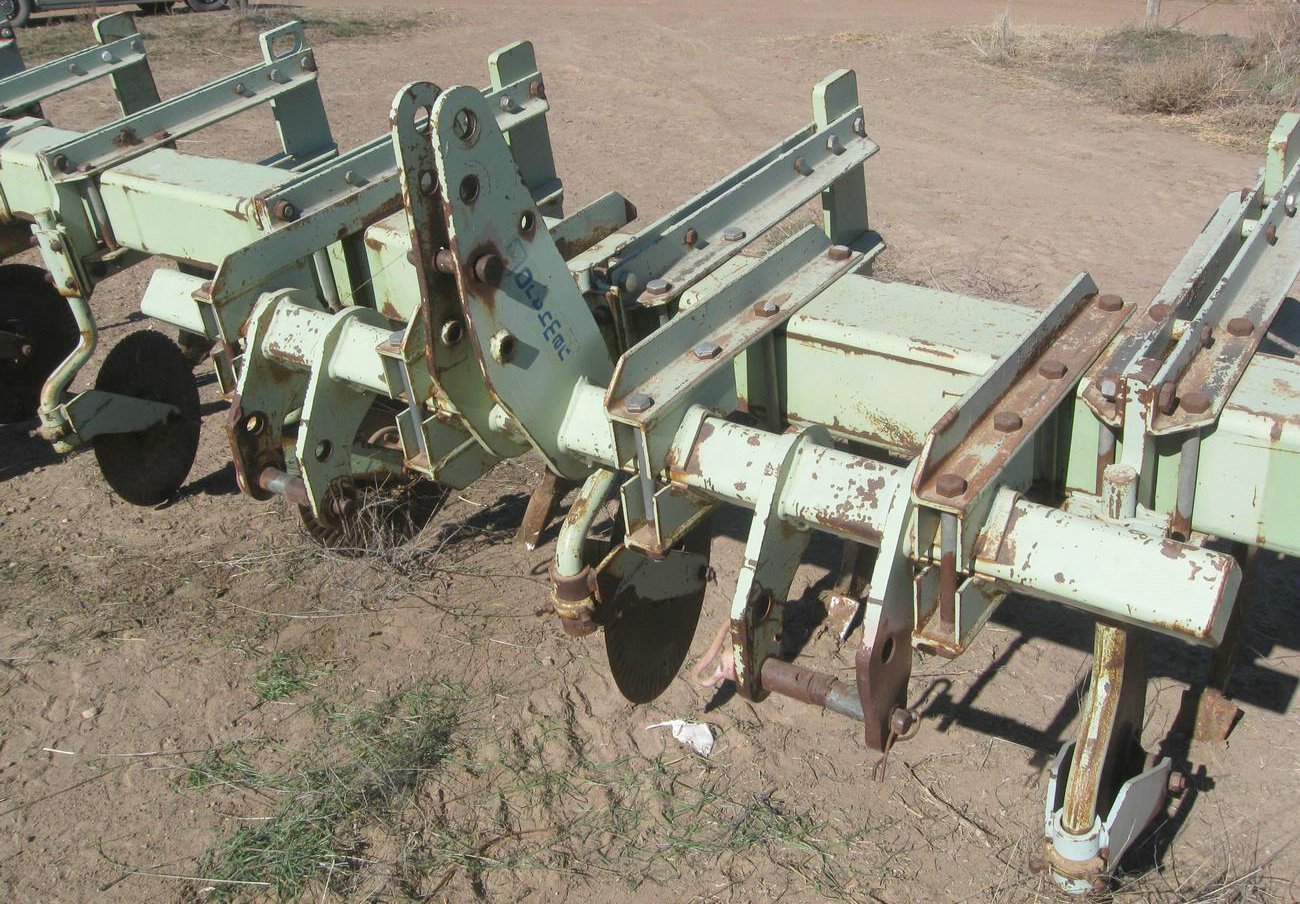 image for item 6838 Orthman nine shank ripper with paddles