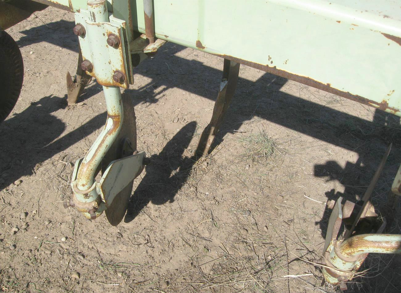 image for item 6838 Orthman nine shank ripper with paddles