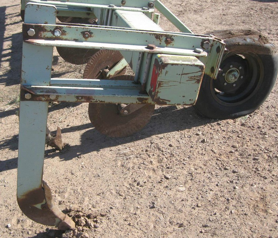 image for item 6838 Orthman nine shank ripper with paddles