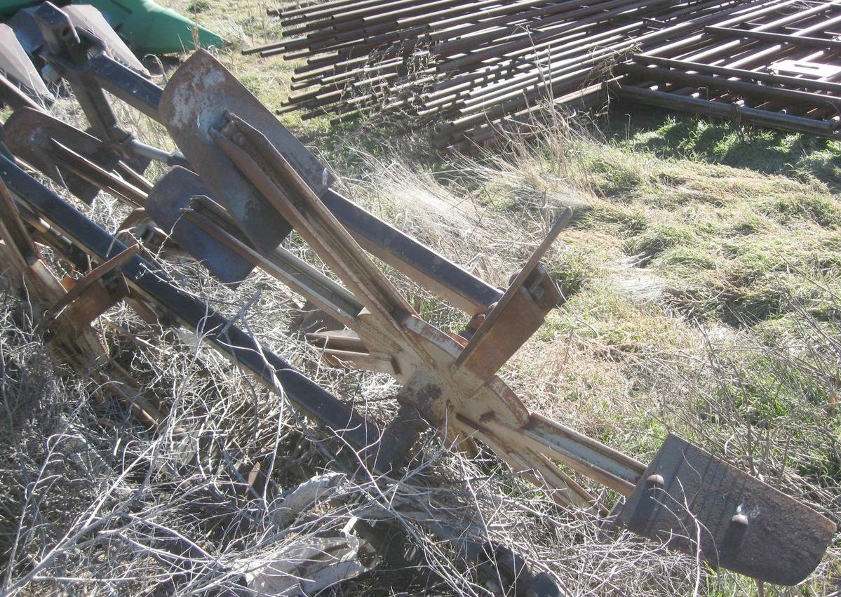 image for item 6838 Orthman nine shank ripper with paddles