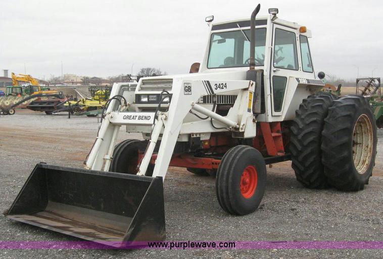 image for item 6840 Case 2090 tractor with loader