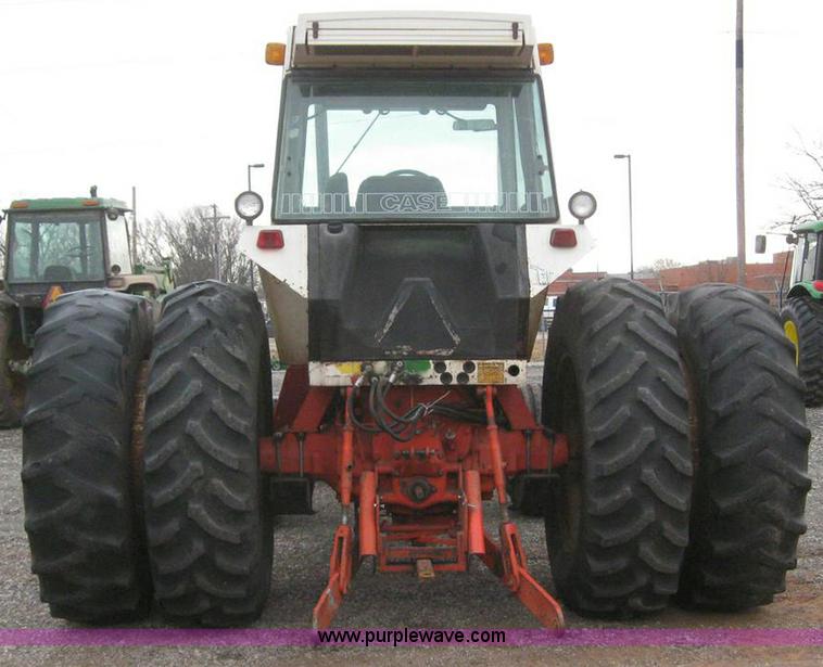 image for item 6840 Case 2090 tractor with loader