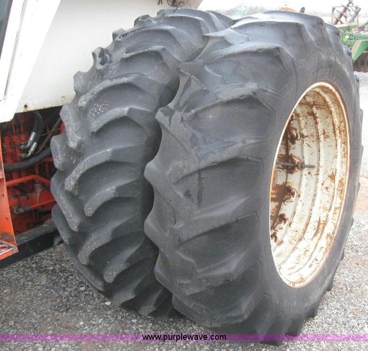 image for item 6840 Case 2090 tractor with loader