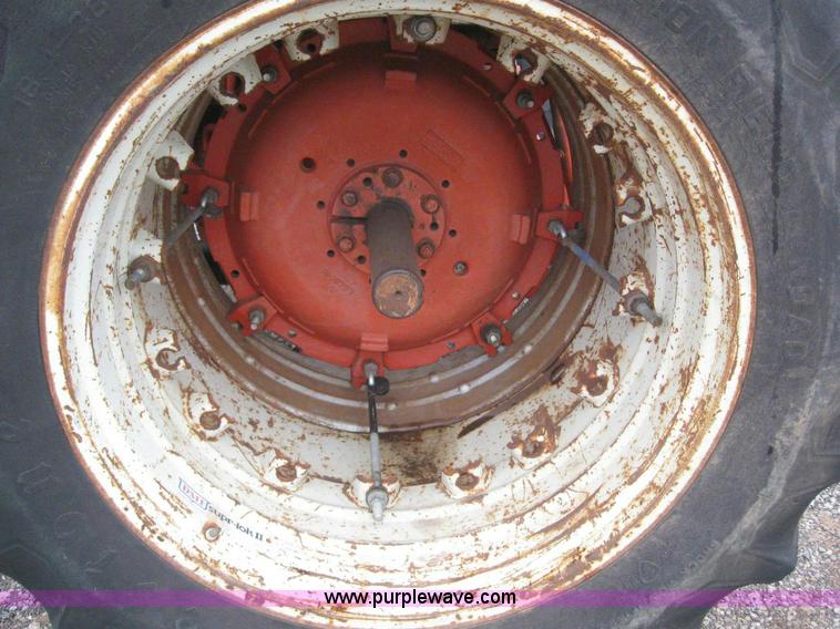 image for item 6840 Case 2090 tractor with loader