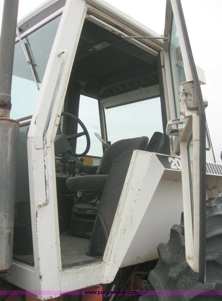 image for item 6840 Case 2090 tractor with loader