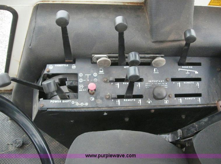 image for item 6840 Case 2090 tractor with loader