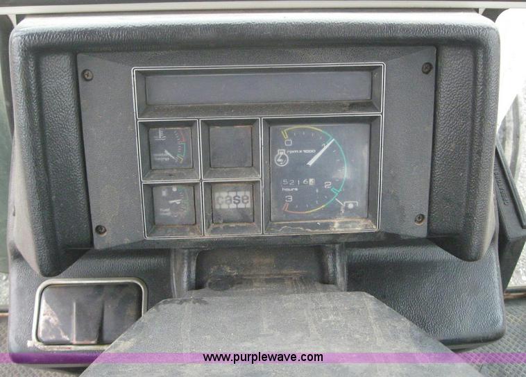 image for item 6840 Case 2090 tractor with loader