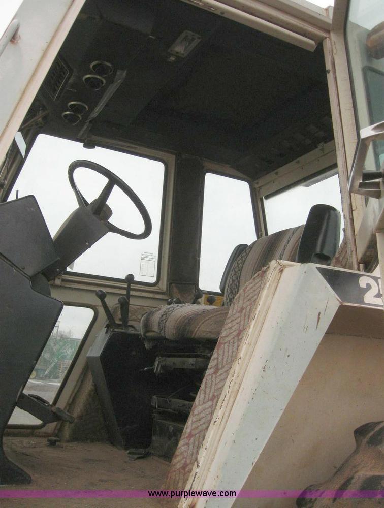 image for item 6842 1979 Case 2590 tractor