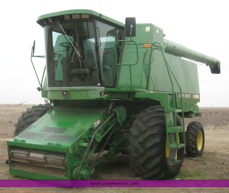 image for item 8990 1989 John Deere 9600 combine