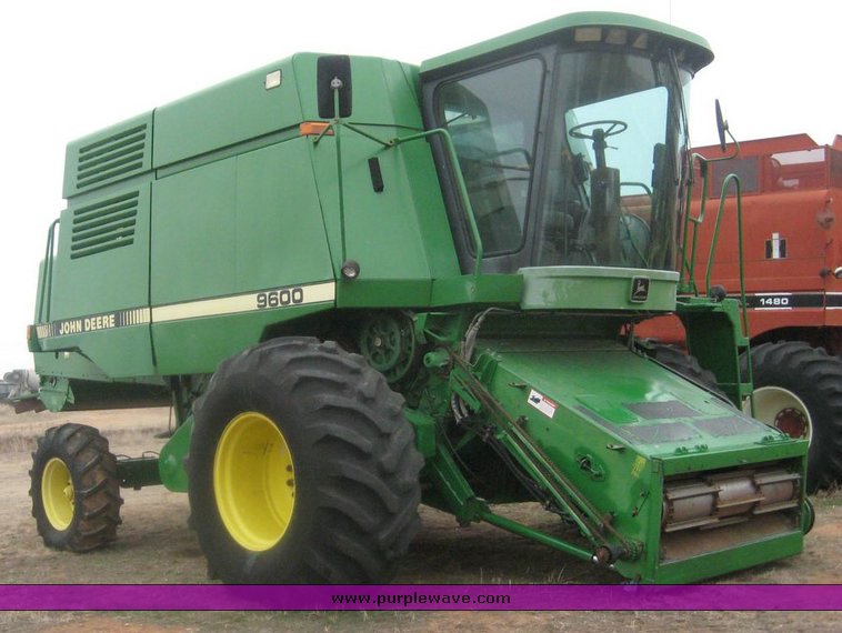 image for item 8990 1989 John Deere 9600 combine