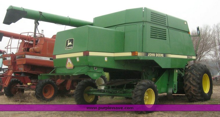 image for item 8990 1989 John Deere 9600 combine