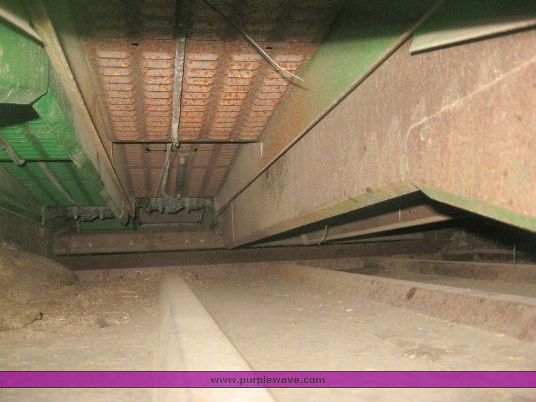 image for item 8990 1989 John Deere 9600 combine