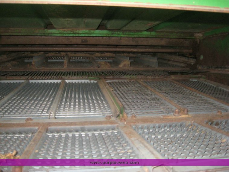 image for item 8990 1989 John Deere 9600 combine