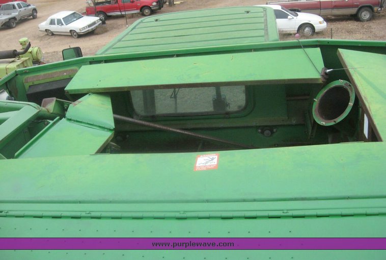 image for item 8990 1989 John Deere 9600 combine