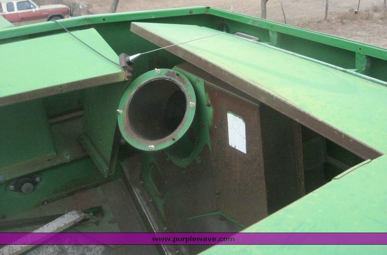 image for item 8990 1989 John Deere 9600 combine