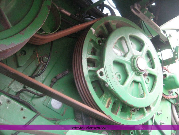 image for item 8990 1989 John Deere 9600 combine