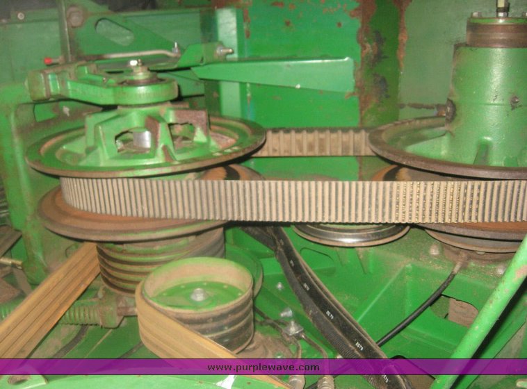 image for item 8990 1989 John Deere 9600 combine