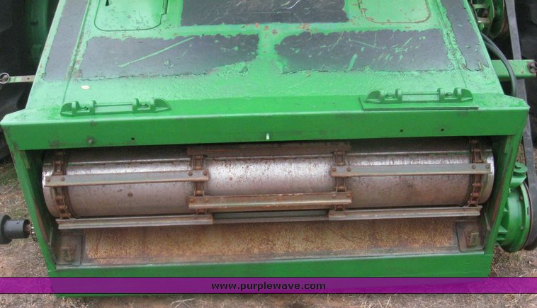 image for item 8990 1989 John Deere 9600 combine