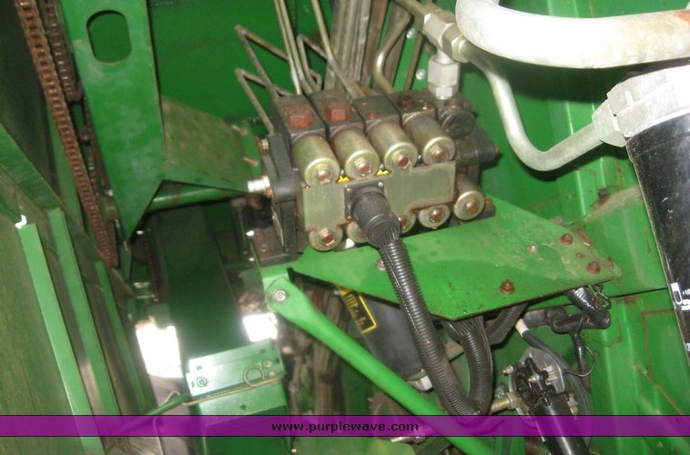 image for item 8990 1989 John Deere 9600 combine