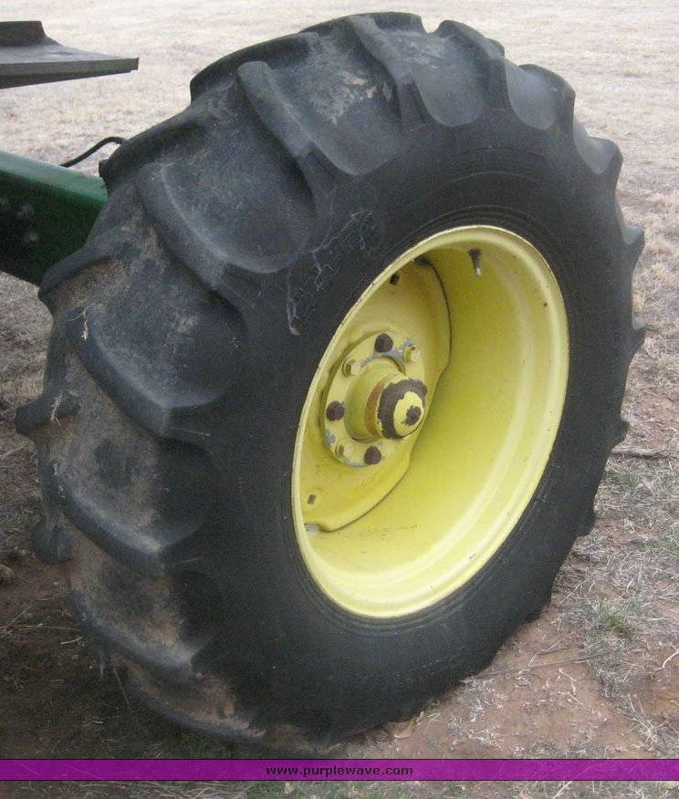 image for item 8990 1989 John Deere 9600 combine