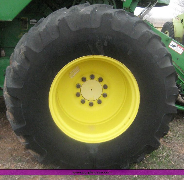 image for item 8990 1989 John Deere 9600 combine