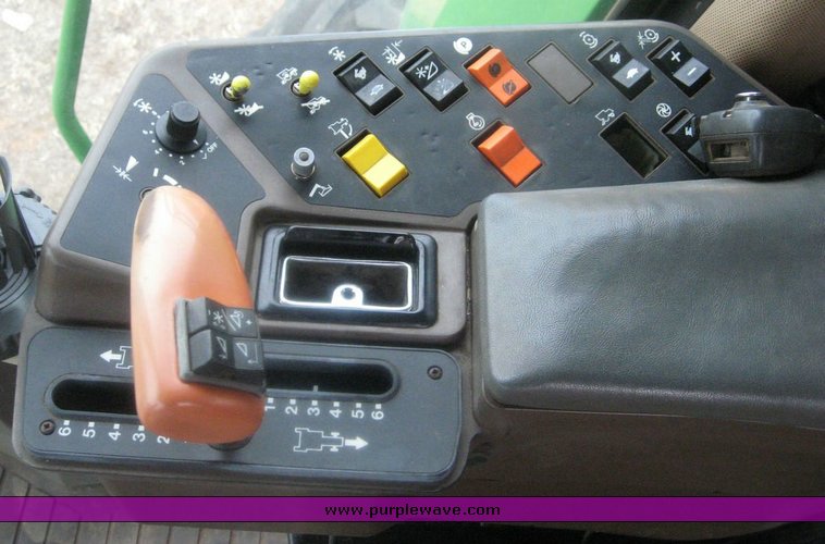 image for item 8990 1989 John Deere 9600 combine