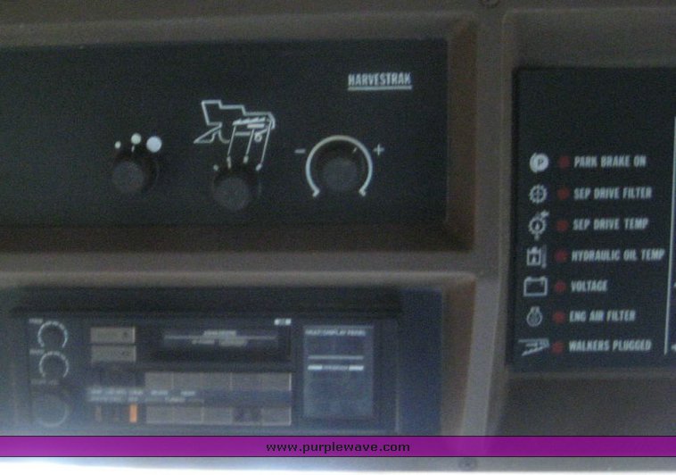 image for item 8990 1989 John Deere 9600 combine