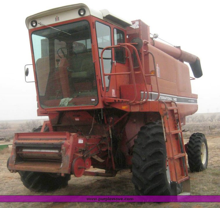 image for item 8992 1979 International 1480 combine