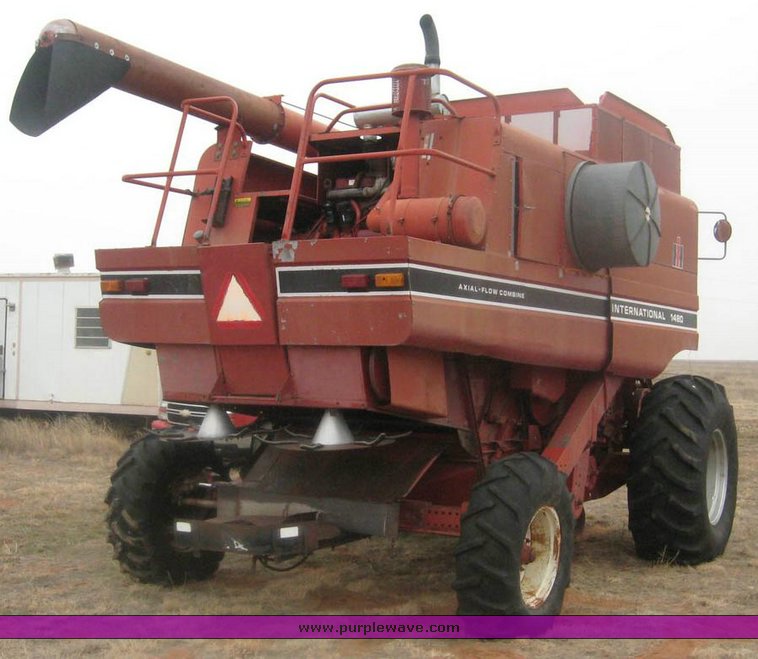 image for item 8992 1979 International 1480 combine