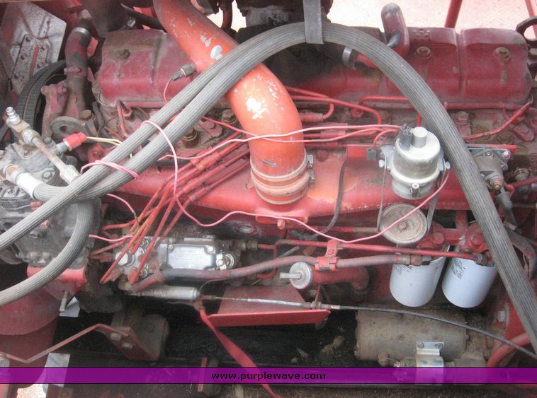 image for item 8992 1979 International 1480 combine