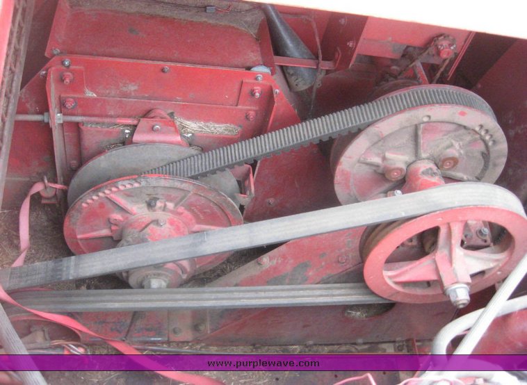 image for item 8992 1979 International 1480 combine