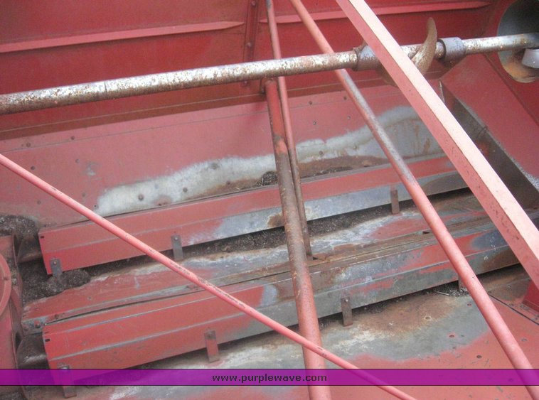 image for item 8992 1979 International 1480 combine