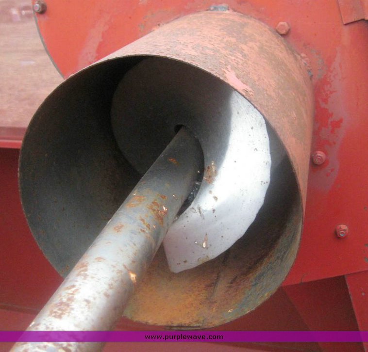 image for item 8992 1979 International 1480 combine