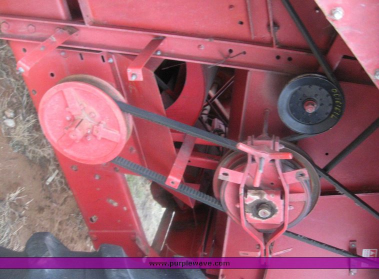 image for item 8992 1979 International 1480 combine